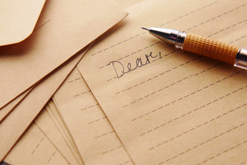 Letter with Dear written on it & pen